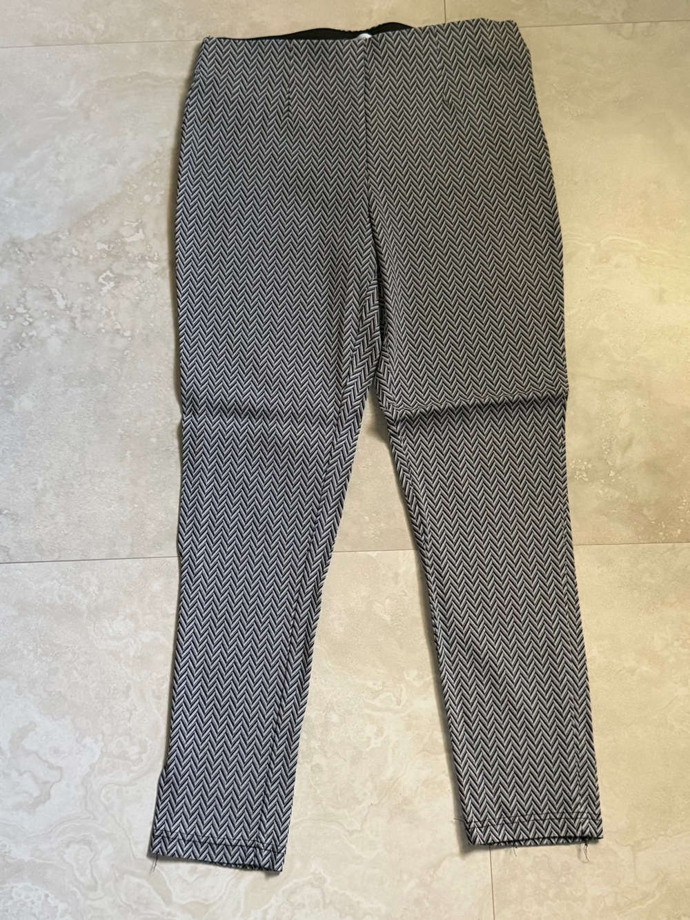 Calvin Klein Women's Black & White Chevron Ponte Pants Size 8 Stretchy